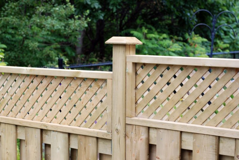 3 Red Flags to Avoid When Looking for A Fencing Contractor in Calgary