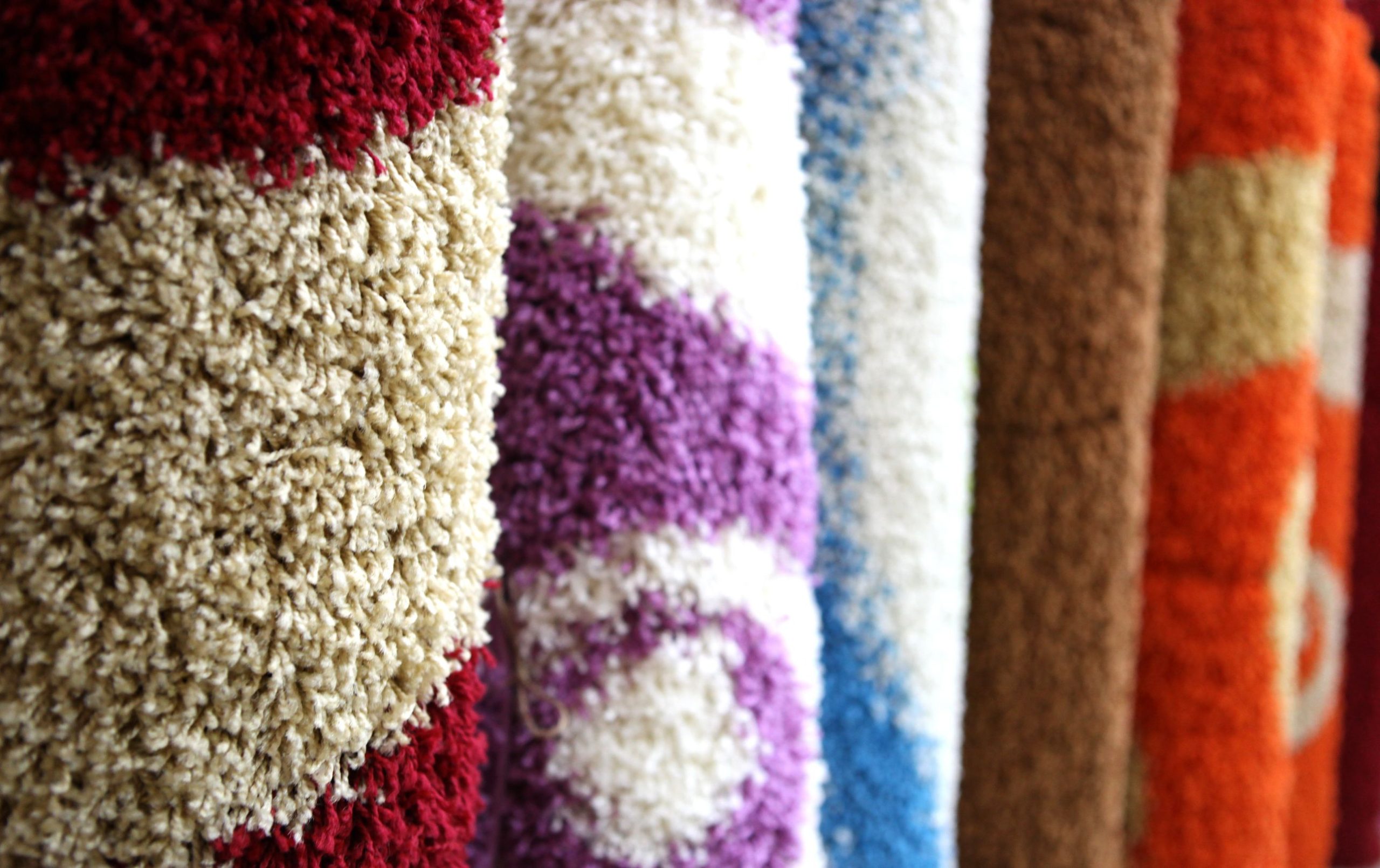 What Are the Benefits of Getting Custom Color Area Rugs?